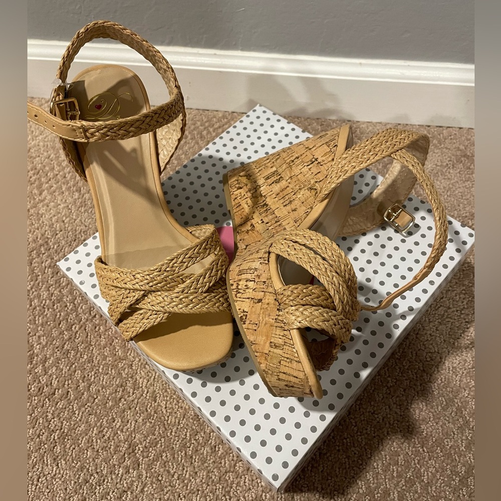 Woman’s corkscrew wedges, size 6.5 - Picture 2 of 8